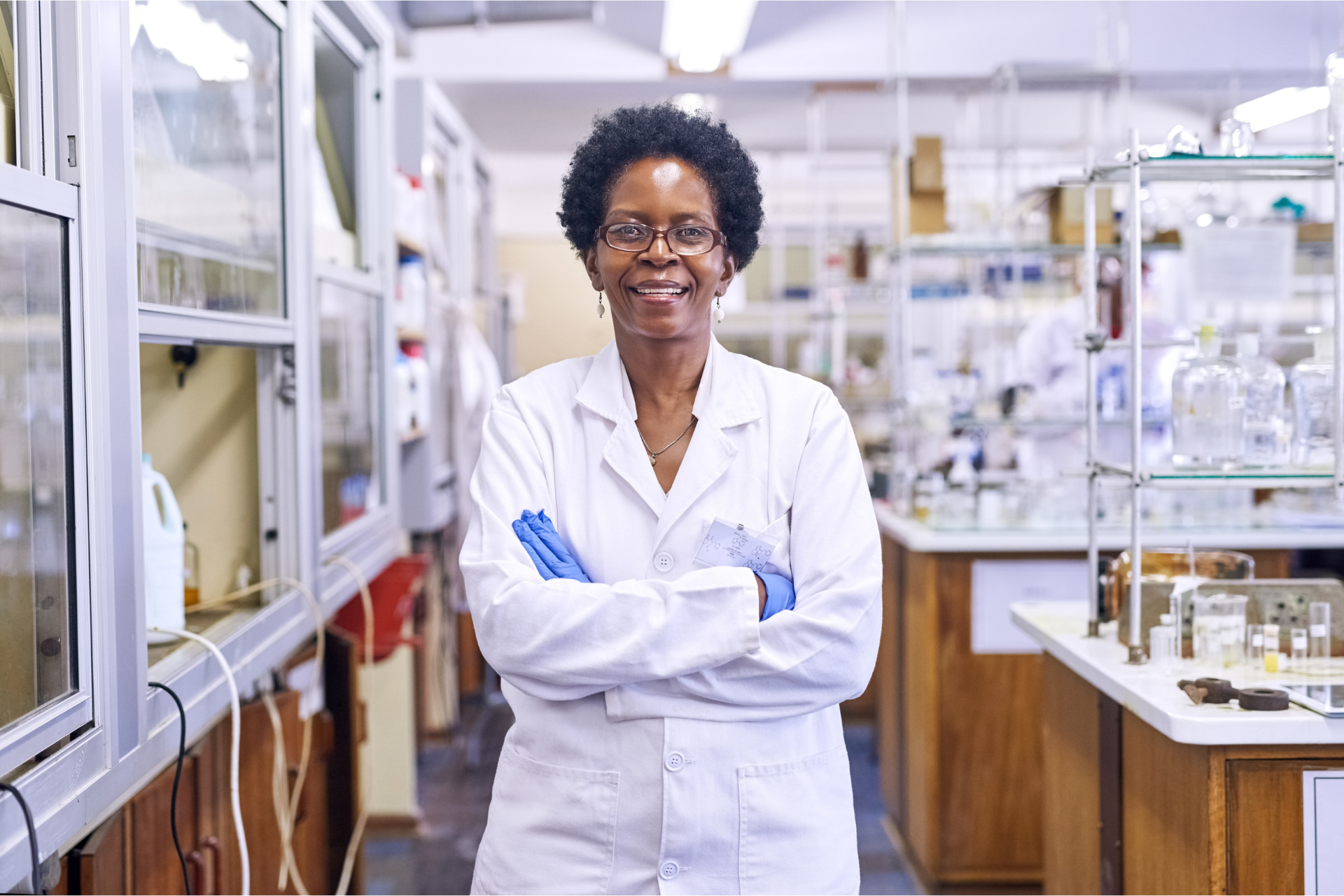 Pharmacienne dans son laboratoire